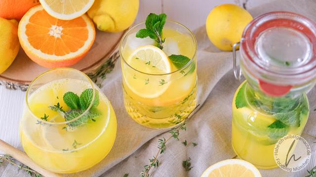 Erfrischende Zitronenlimonade ganz einfach selbst zubereiten! - Sieu ...