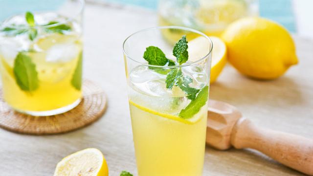 Leckere Zitronenlimonade zum Selbermachen - erfrischend und einfach zubereitet