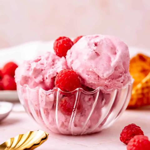 Cremiges Himbeereis selbst gemacht: Tipps für die perfekte Konsistenz Cremiges Himbeereis selbst gemacht: Tipps für die perfekte Konsistenz