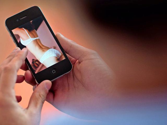 Sextortion: Wie kann ich mich gegen Erpressung mit intimen Aufnahmen schützen?