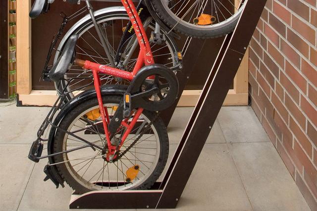 DIY Fahrradständer: Platzsparende Lösung für kleine Räume DIY Fahrradständer: Platzsparende Lösung für kleine Räume