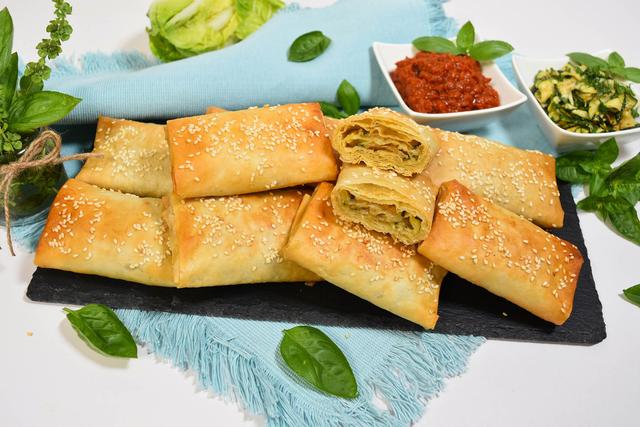 Köstliche Rezepte mit Filoteig: Von Baklava bis Frühlingsrollen Köstliche Rezepte mit Filoteig: Von Baklava bis Frühlingsrollen