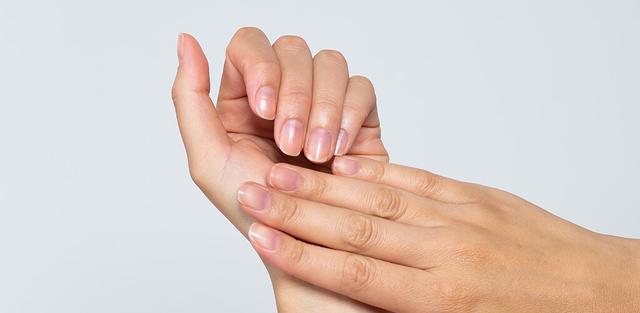 Fingernagelablösung: Mögliche Ursachen und Maßnahmen zur Behandlung