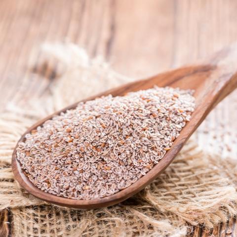 Flohsamen: Natürliche Hilfe bei Verdauungsproblemen Flohsamen: Natürliche Hilfe bei Verdauungsproblemen