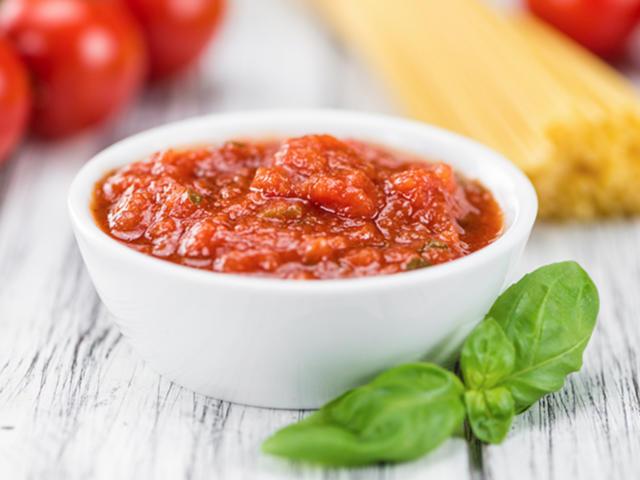 Schritt-für-Schritt-Anleitung: Fruchtige Tomatensoße aus frischen Tomaten Schritt-für-Schritt-Anleitung: Fruchtige Tomatensoße aus frischen Tomaten