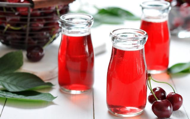 Fruchtiger Kirschsirup - Selbstgemachtes Rezept mit 3 Zutaten - Sieu ...