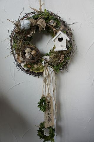 Kreativer Türkranz für den Frühling: DIY-Anleitungen mit Naturmaterialien