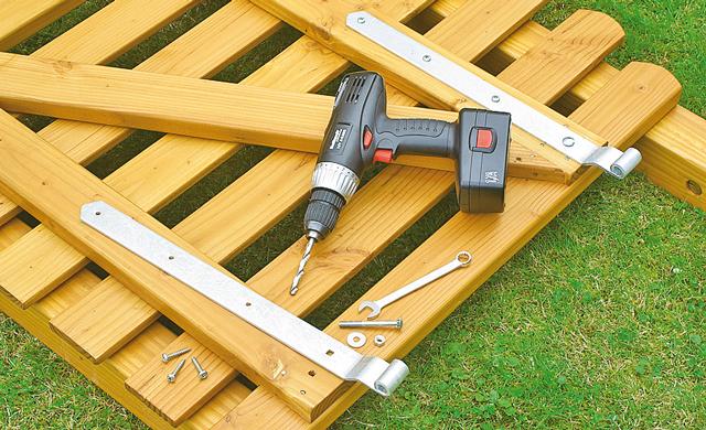 DIY-Projekt: Ein neues Gartentor aus Holz selber machen