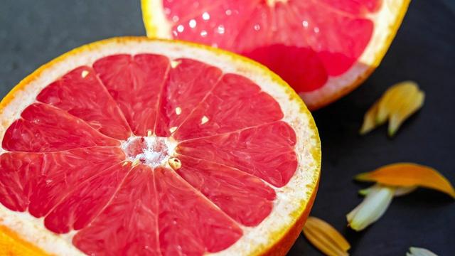 Grapefruit und Medikamente: Wissenswertes über mögliche Risiken Grapefruit und Medikamente: Wissenswertes über mögliche Risiken