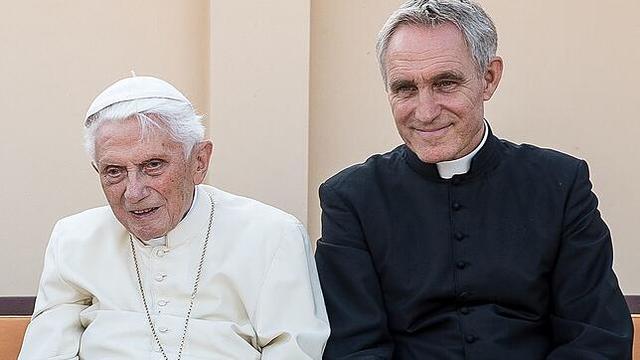 Was macht Georg Gänswein heute? Ein Blick auf sein Leben nach dem Vatikan Was macht Georg Gänswein heute? Ein Blick auf sein Leben nach dem Vatikan