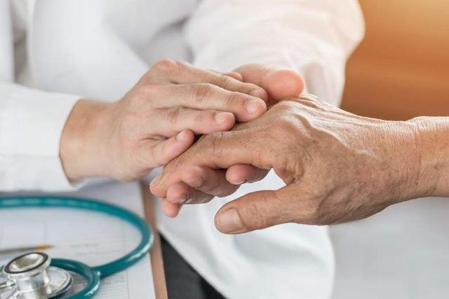 Besonderheiten der geriatrischen Behandlung: Ganzheitlicher Ansatz für ältere Patienten Besonderheiten der geriatrischen Behandlung: Ganzheitlicher Ansatz für ältere Patienten