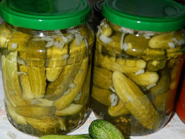 Frisch und lecker: So gelingen dir die besten selbstgemachten Gewürzgurken