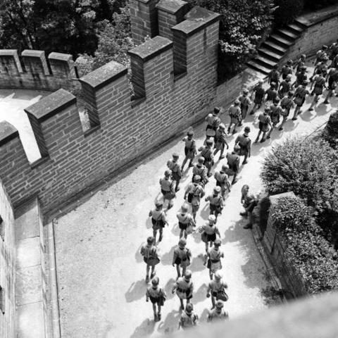 Die Gleichschaltung: Kontrolle und Einflussnahme in der NS-Zeit Die Gleichschaltung: Kontrolle und Einflussnahme in der NS-Zeit