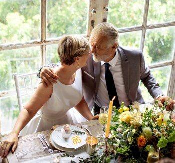Goldene Hochzeit: Was trägt die Braut zur Feier? Goldene Hochzeit: Was trägt die Braut zur Feier?