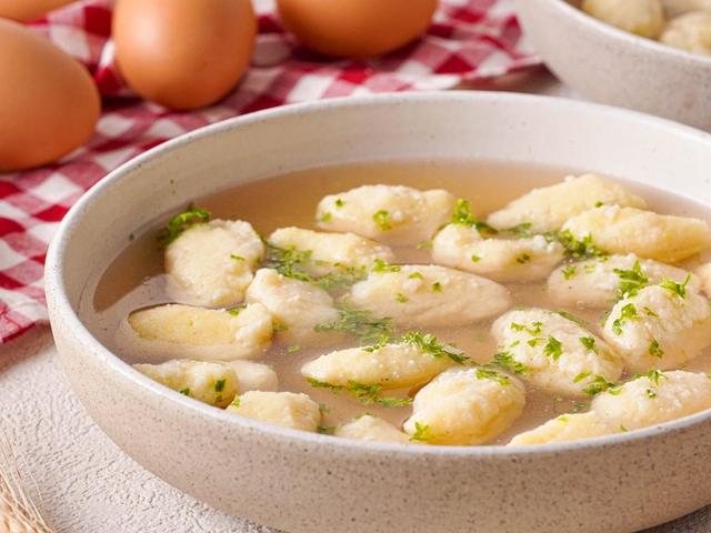 Einfaches Rezept für selbstgemachte Grießklößchen