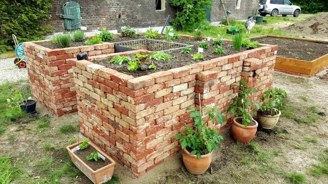 Kosten sparen: Günstige Möglichkeiten zum selber bauen von Hochbeeten Kosten sparen: Günstige Möglichkeiten zum selber bauen von Hochbeeten