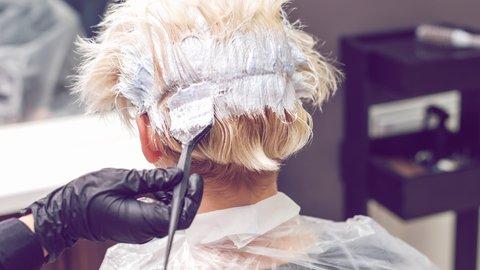 Schritt-für-Schritt-Anleitung: So gelingt das Blondieren der Haare zu Hause Schritt-für-Schritt-Anleitung: So gelingt das Blondieren der Haare zu Hause