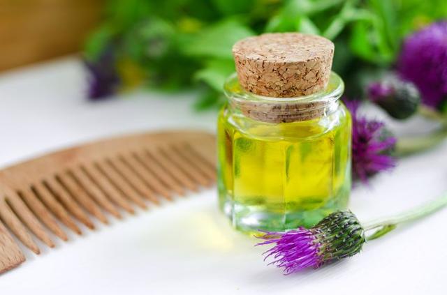 Schönes Haar ganz einfach selbst gemacht: DIY-Haaröl-Rezepte Schönes Haar ganz einfach selbst gemacht: DIY-Haaröl-Rezepte
