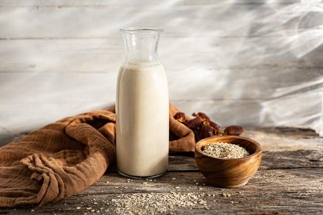 Schritt-für-Schritt Anleitung: Hafermilch im Thermomix selber zubereiten Schritt-für-Schritt Anleitung: Hafermilch im Thermomix selber zubereiten