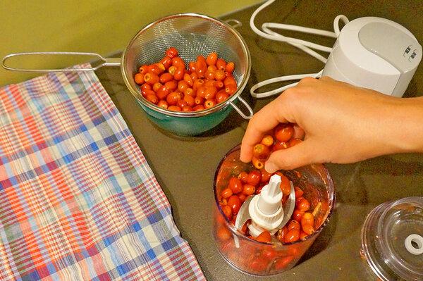 Der perfekte Winterbegleiter: Wie man selbstgemachten Hagebutten Tee macht Der perfekte Winterbegleiter: Wie man selbstgemachten Hagebutten Tee macht