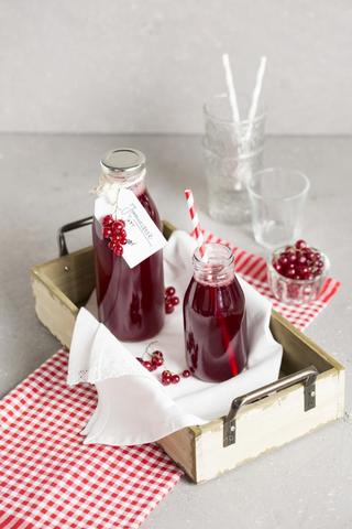 Schritt-für-Schritt-Anleitung: Johannisbeersaft selbst herstellen Schritt-für-Schritt-Anleitung: Johannisbeersaft selbst herstellen