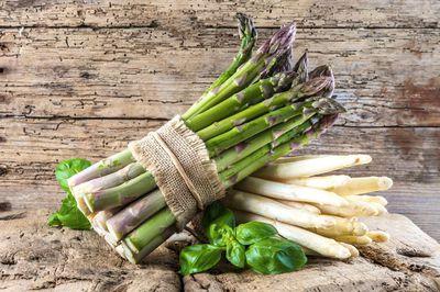 Haltbarkeit von gekühltem Spargel: Wie lange kann man ihn aufbewahren? Haltbarkeit von gekühltem Spargel: Wie lange kann man ihn aufbewahren?