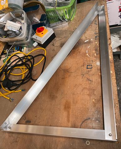 Einfache Anleitung zum Bau einer eigenen Solarpanel-Halterung