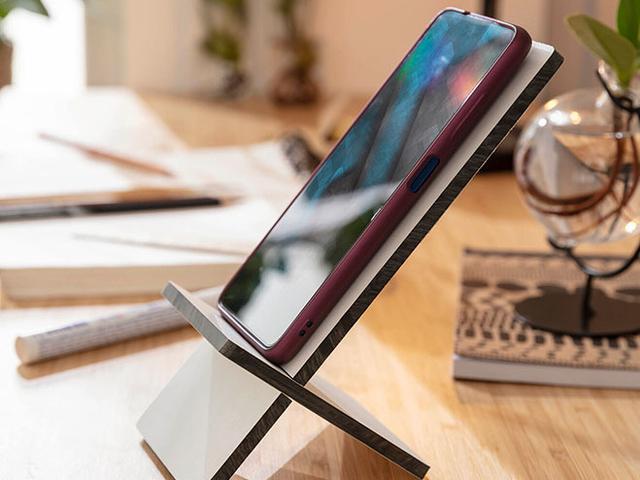 Immer griffbereit: Bau dir deinen eigenen Handyhalter in wenigen Schritten Immer griffbereit: Bau dir deinen eigenen Handyhalter in wenigen Schritten