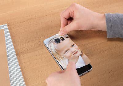 Schützen und personalisieren: Handyhülle individuell gestalten bei dm Schützen und personalisieren: Handyhülle individuell gestalten bei dm