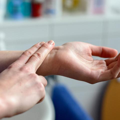 Natürliche Hausmittel bei niedrigem Puls: Tipps für einen gesunden Kreislauf Natürliche Hausmittel bei niedrigem Puls: Tipps für einen gesunden Kreislauf