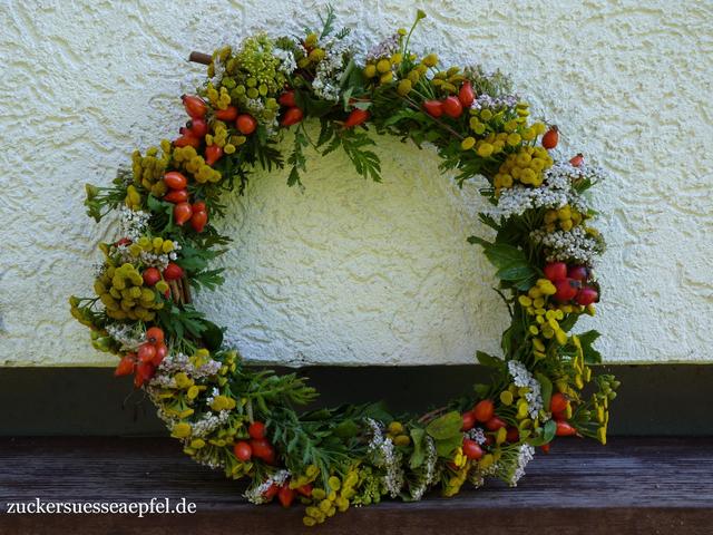 Kreativ werden: Herbstlichen Blumenkranz selbst gestalten Kreativ werden: Herbstlichen Blumenkranz selbst gestalten