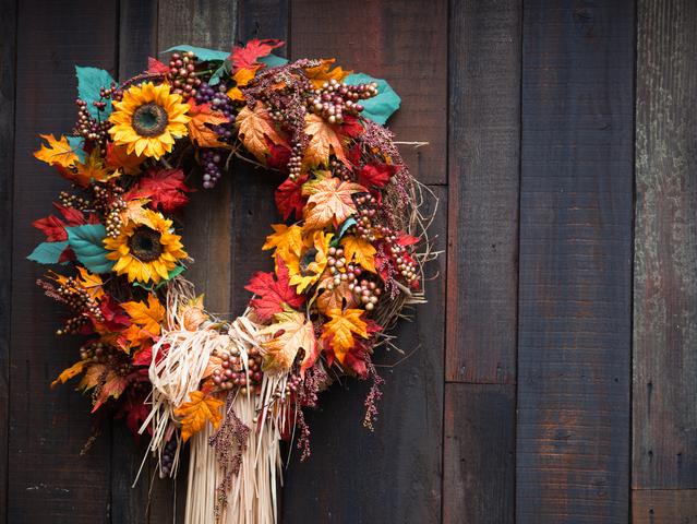 Herbstlicher Türschmuck: Ideen und Tipps für selbstgemachte Herbstkränze Herbstlicher Türschmuck: Ideen und Tipps für selbstgemachte Herbstkränze