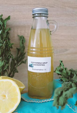 Gesunder und erfrischender Pfefferminzsirup zum Nachmachen Gesunder und erfrischender Pfefferminzsirup zum Nachmachen