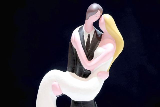 Heterosexualität als gesellschaftliche Norm: Eine kritische Betrachtung Heterosexualität als gesellschaftliche Norm: Eine kritische Betrachtung