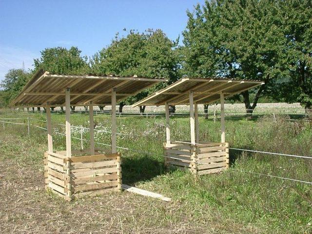 Praktischer Pferdestall-Zubehör: Wie man eine Heuraufe aus Paletten baut Praktischer Pferdestall-Zubehör: Wie man eine Heuraufe aus Paletten baut