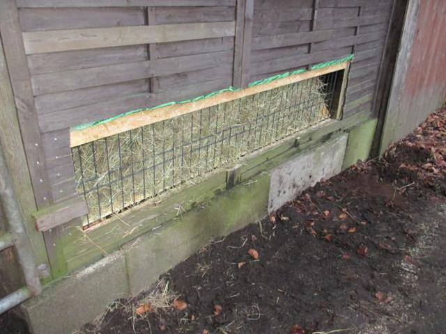 Bauanleitung: So kannst du eine Heuraufe für dein Pferd selbst herstellen