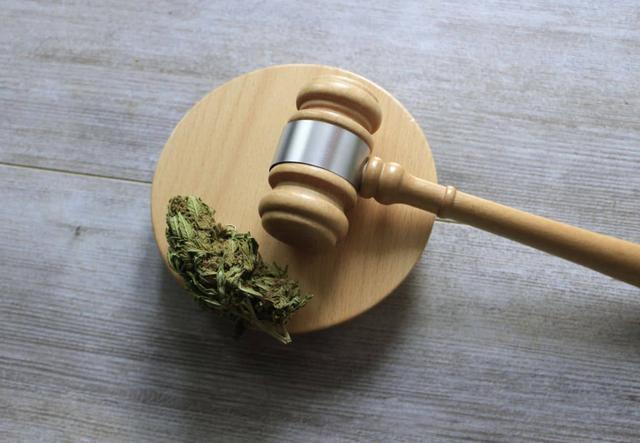 HHC kaufen in Deutschland: Alterbeschränkung und rechtliche Grauzone