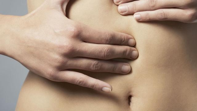 Stiche im Bauch: Ursachen und Behandlungsmöglichkeiten Stiche im Bauch: Ursachen und Behandlungsmöglichkeiten