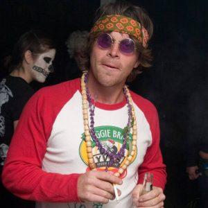 Blitzschnelles DIY Hippie-Kostüm für Karneval oder Halloween