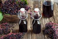 Selbstgemachter Holundersekt: Die perfekte Erfrischung zum Selbermachen