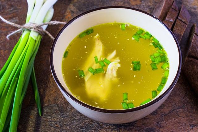 Hühnerbrühe selber machen: Ein einfaches und leckeres Rezept - Sieu Thi ...