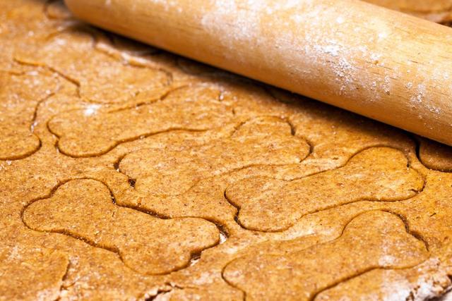 Genießbare Leckerlis für Hunde leicht zu Hause herstellen Genießbare Leckerlis für Hunde leicht zu Hause herstellen