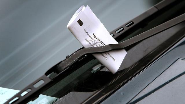 Einschränkungen beim Parken in Fahrtrichtung links Einschränkungen beim Parken in Fahrtrichtung links