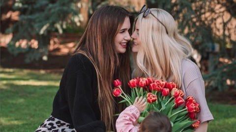 Das Comeback von Coupleontour: Ina überwindet Schlaganfall und kehrt zu Vanessa und Olivia Rose zurück Das Comeback von Coupleontour: Ina überwindet Schlaganfall und kehrt zu Vanessa und Olivia Rose zurück