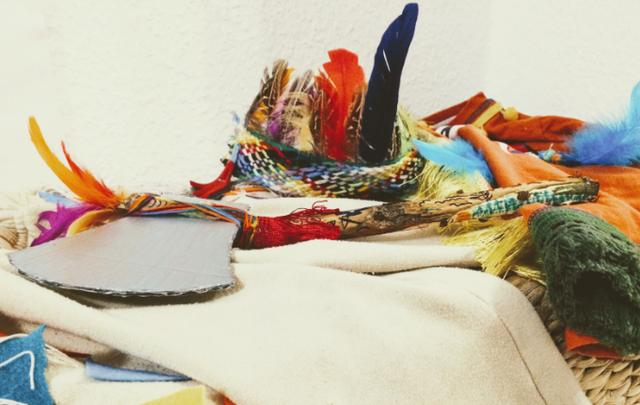 Anleitung: Indianer Kostüm selber machen - Schritt für Schritt zum perfekten Outfit Anleitung: Indianer Kostüm selber machen - Schritt für Schritt zum perfekten Outfit