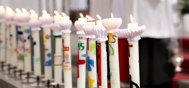 Bastelanleitung: Kommunionkerze selbst gestalten - Schritt für Schritt Bastelanleitung: Kommunionkerze selbst gestalten - Schritt für Schritt