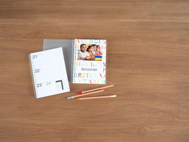 Dein einzigartiger Begleiter: Schülerkalender selbst gestalten Dein einzigartiger Begleiter: Schülerkalender selbst gestalten