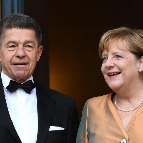 Joachim Sauer: Ein Blick in das Privatleben des Ehemanns von Angela Merkel Joachim Sauer: Ein Blick in das Privatleben des Ehemanns von Angela Merkel