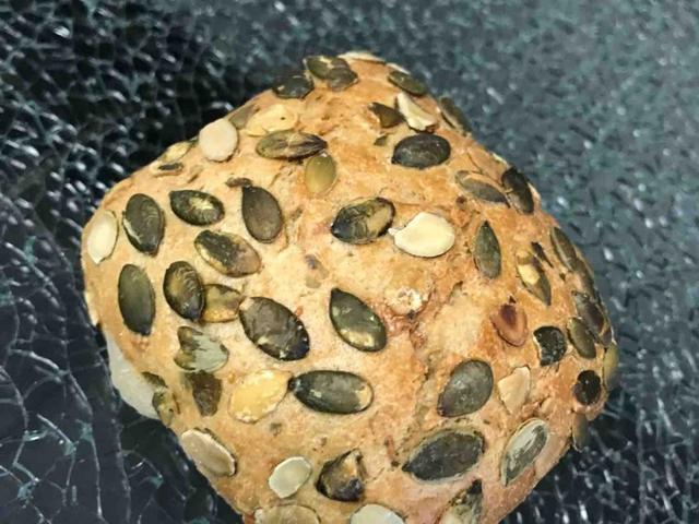 Kaloriengehalt von Kürbiskernbrötchen: Kaloriengehalt von Kürbiskernbrötchen: