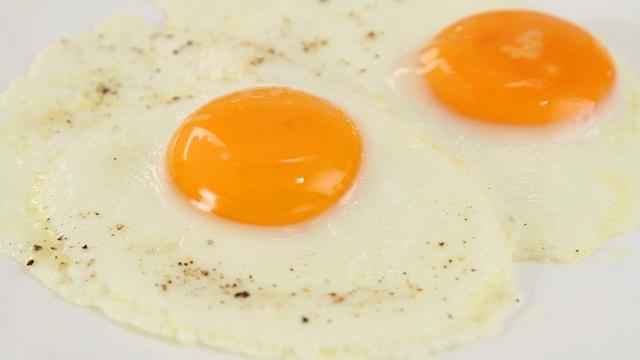 Wie kalorienreich sind Spiegeleier?